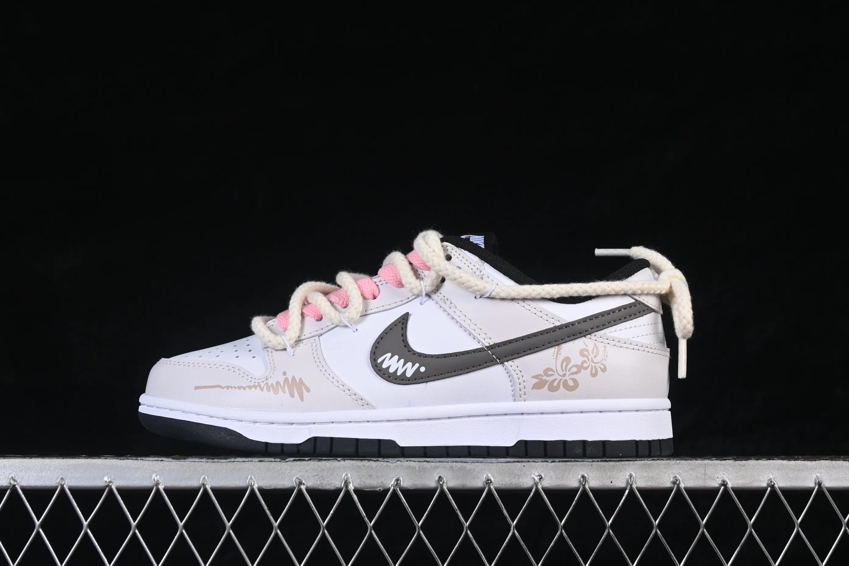 All categories Nk SB Dunk Series Nk SB Dunk Low High-end customized low-top sneakers Nike SB Dunk Low strap customization low-top casual sneakers DD1391-100